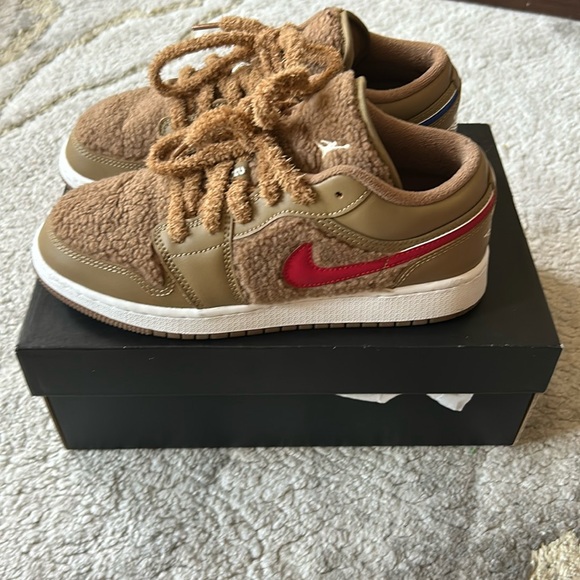 Air Jordan 1 Low Utility GS 'Teddy Bear' - Picture 1 of 5